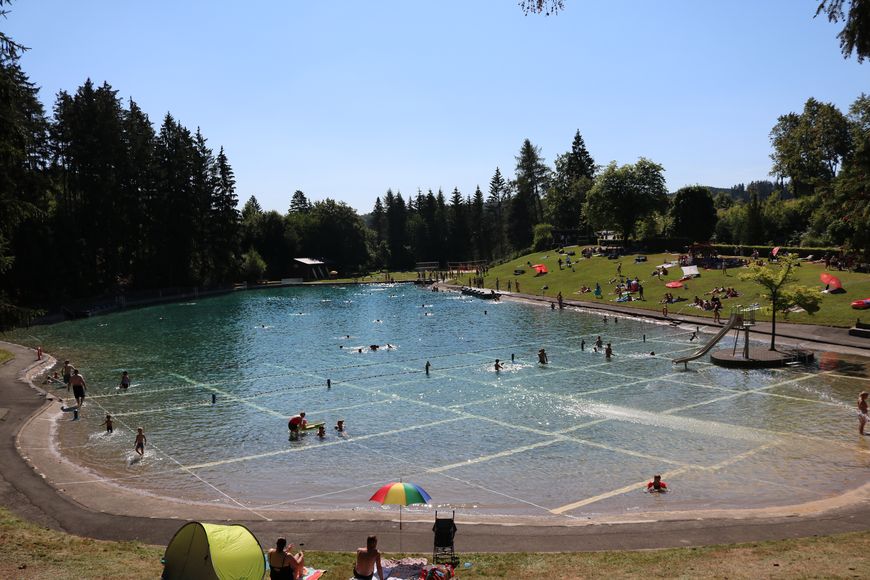 Waldfreibad Gudenhagen - Blick über die Wasserfläche