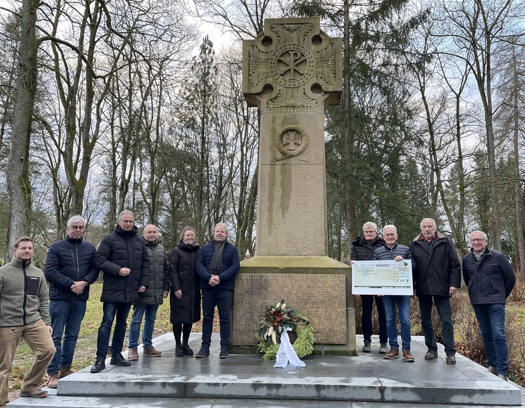 Spender, Unterstützer, Vertreter der Stadt Brilon