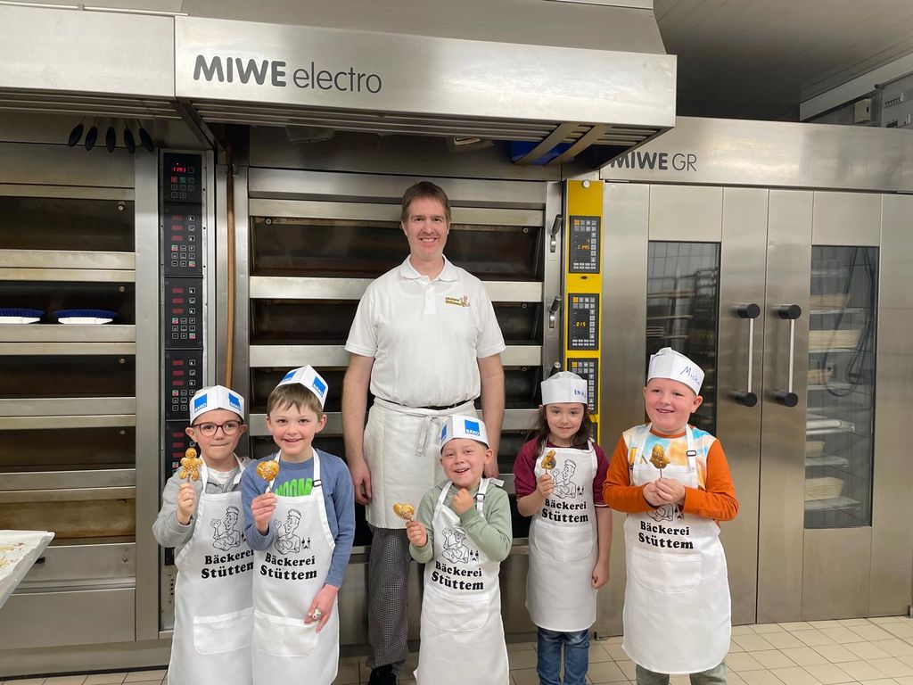 Die Vorschulkinder vom Kindergarten Messinghausen besuchten die Bäckerei Stüttem
