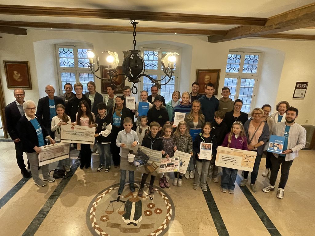 Spendenübergabe Unicef Gruppenbild