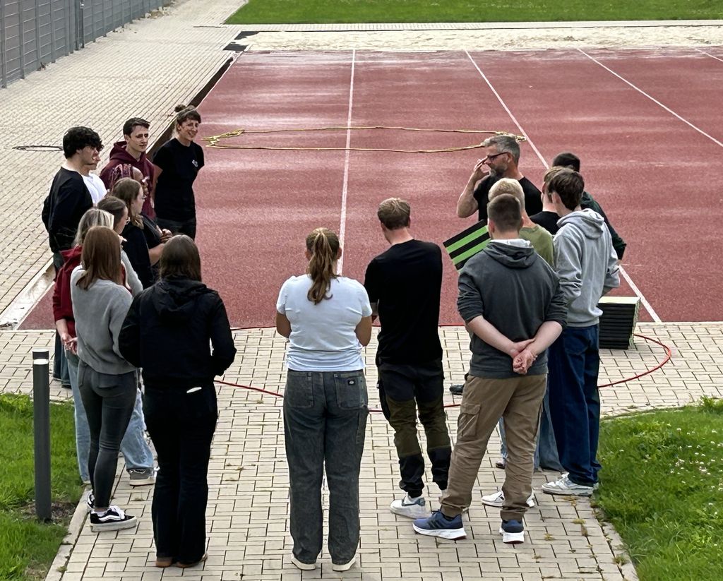 Die Azubis beim Outdoor Gruppenspiel