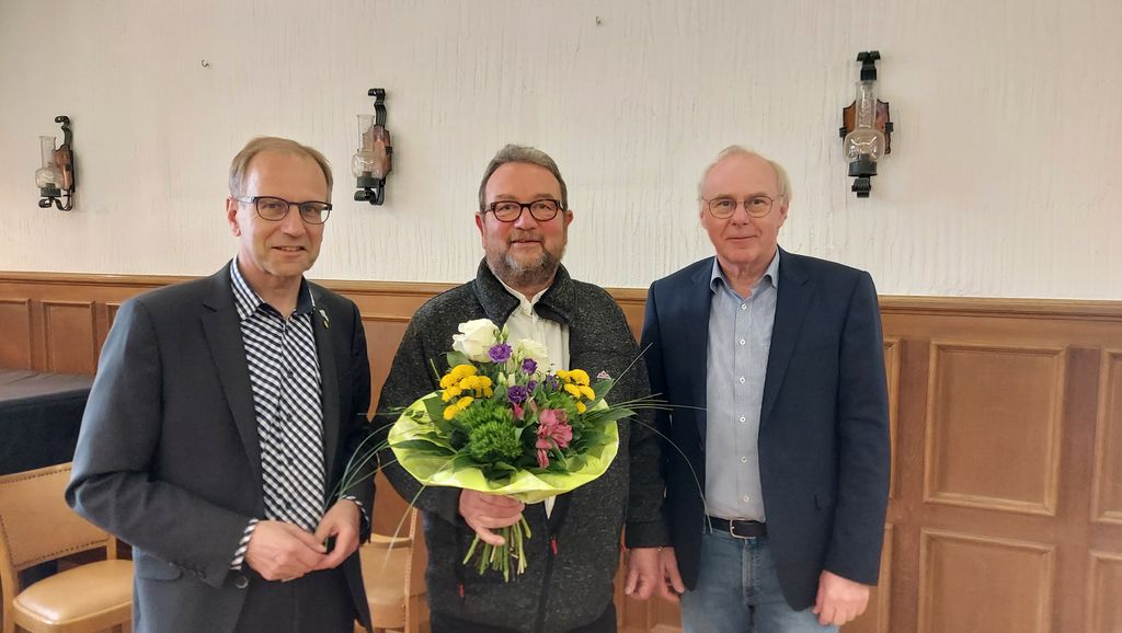 v.l.n.r. Bürgermeister Dr. Bartsch, Hartmut Stuhldreier und der Beigeordnete Reinhold Huxoll