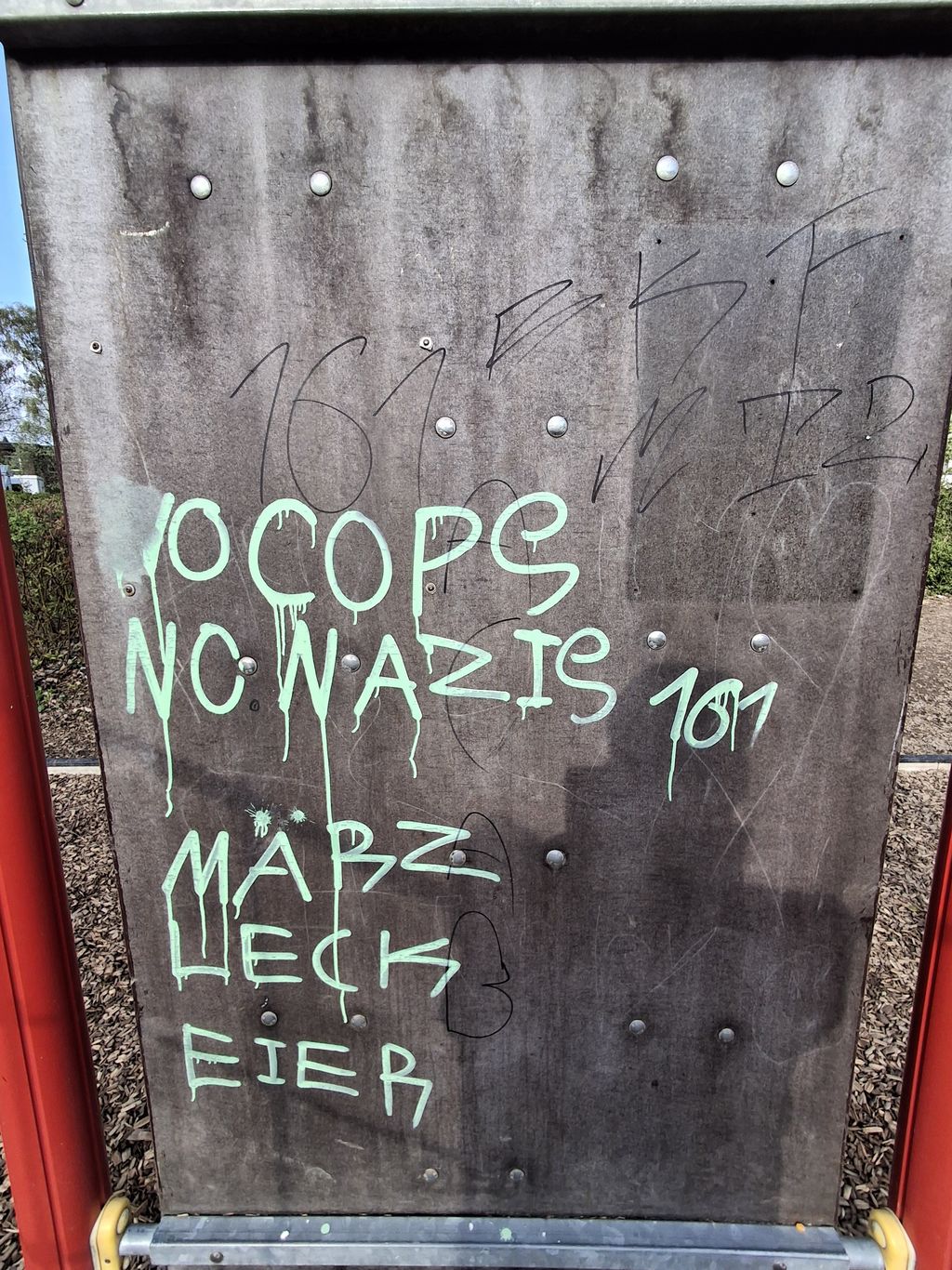 Rückseite Kletterwand 