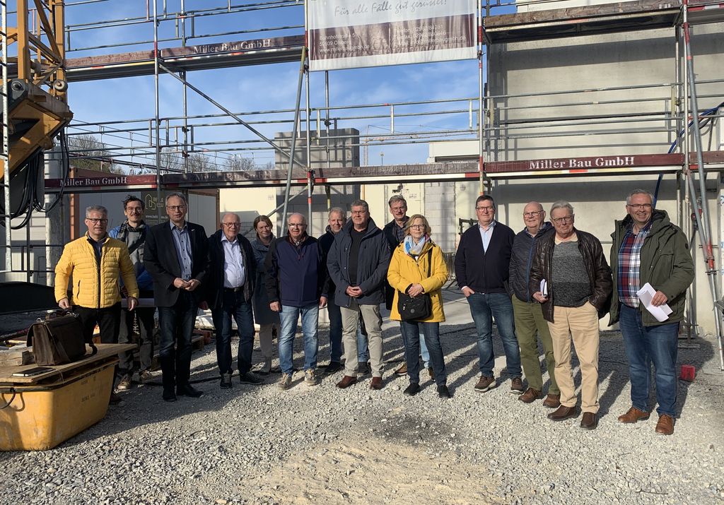 Mitglieder des Ausschusses für Planen und Bauen mit Mitarbeitern des Fachbereichs Planen und Bauen