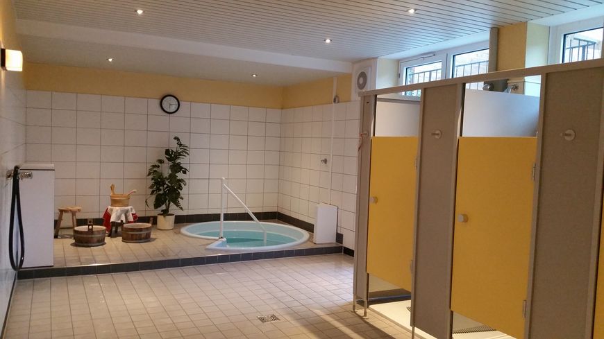 Hallenbad Brilon Sauna- und Ruhebereich Becken