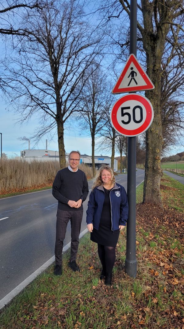 Bürgermeister Dr. Bartsch und Mitarbeiterin vom Ordnungsamt der Stadt Brilon