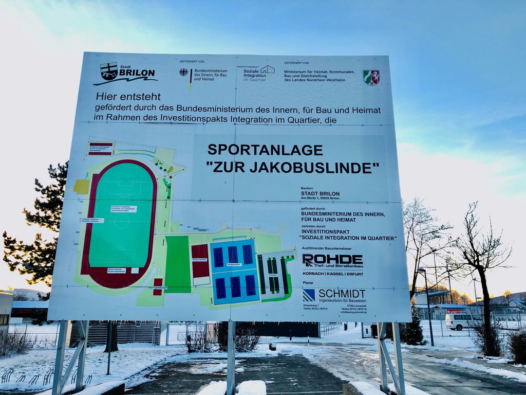 Schild Sportanlage Zur Jakobuslinde