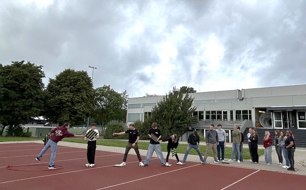 Die Azubis beim Outdoor Gruppenspiel