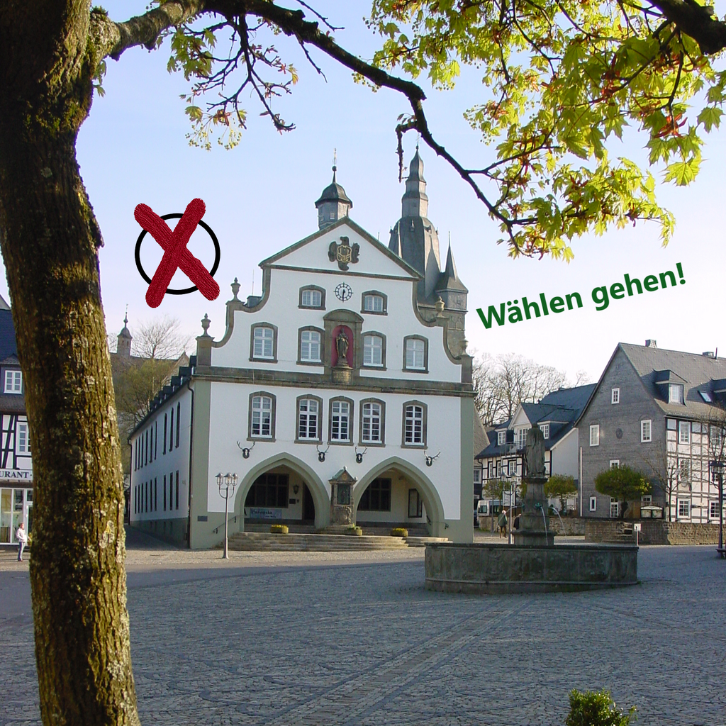 Rathaus mit Wählerkreuz und Aufruf zum Wählen gehen
