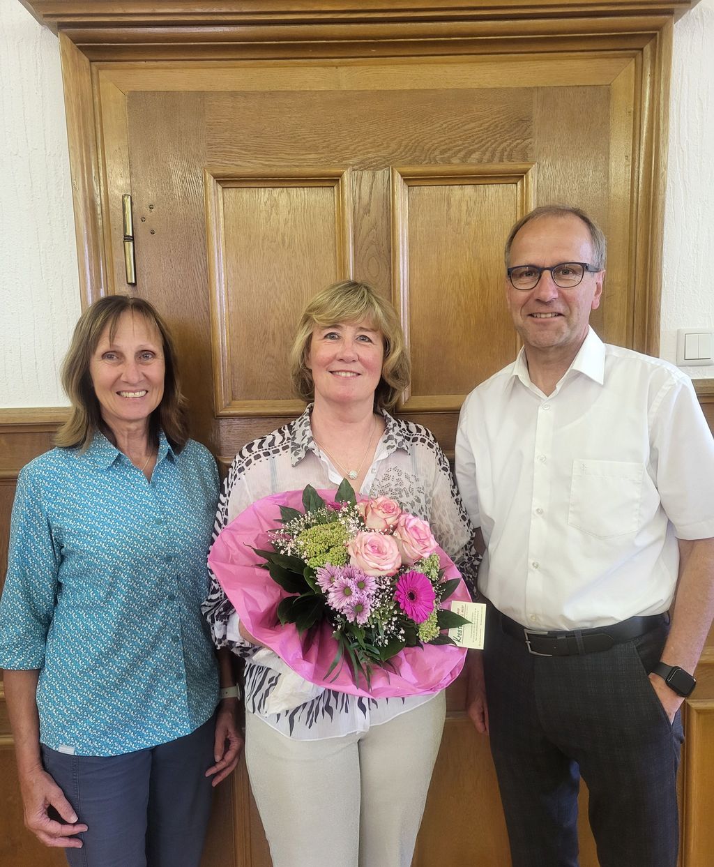 v.l.n.r. Rita Niehaus (Personalrat Stadt Brilon), Beatrix Klammeck und Bürgermeister Dr. Christof Bartsch 