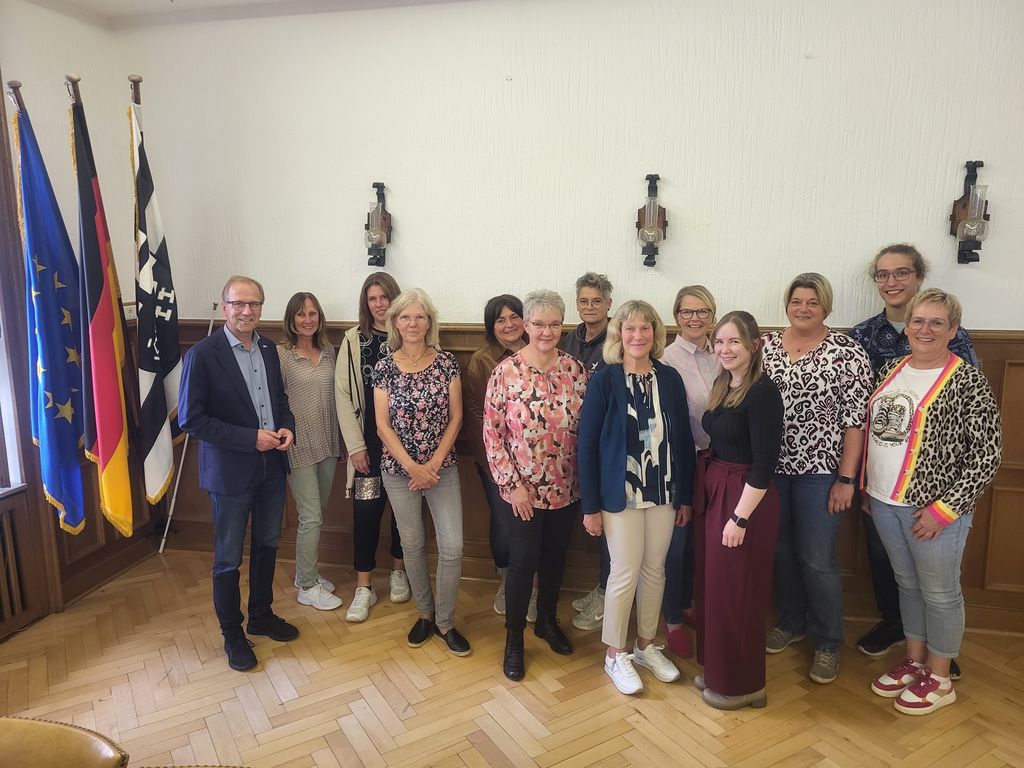 Kornelia Wallerius (6.v.r.) in großer Abschiedsrunde