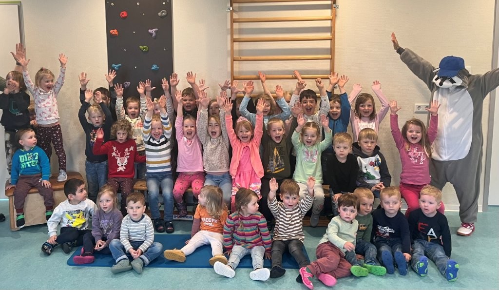 Besuch bei den Steinbergstrolchen - Mike Sportabzeichen absolviert - Text und Bild Kindergarten Altenbüren, K. Sommerkamp
